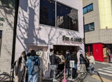 ビルの１階の小さなスペースを使った表参道店