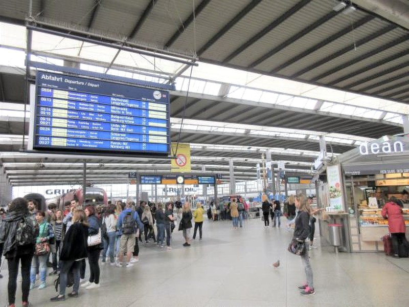 鉄道駅でもアナウンスは少ない